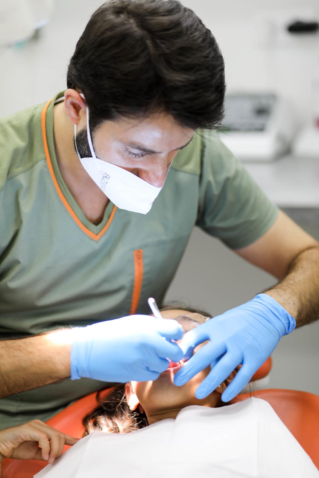Dr Arie Abihssira, orthodontiste spécialisé Invisalign et orthodontie linguale à Marseille